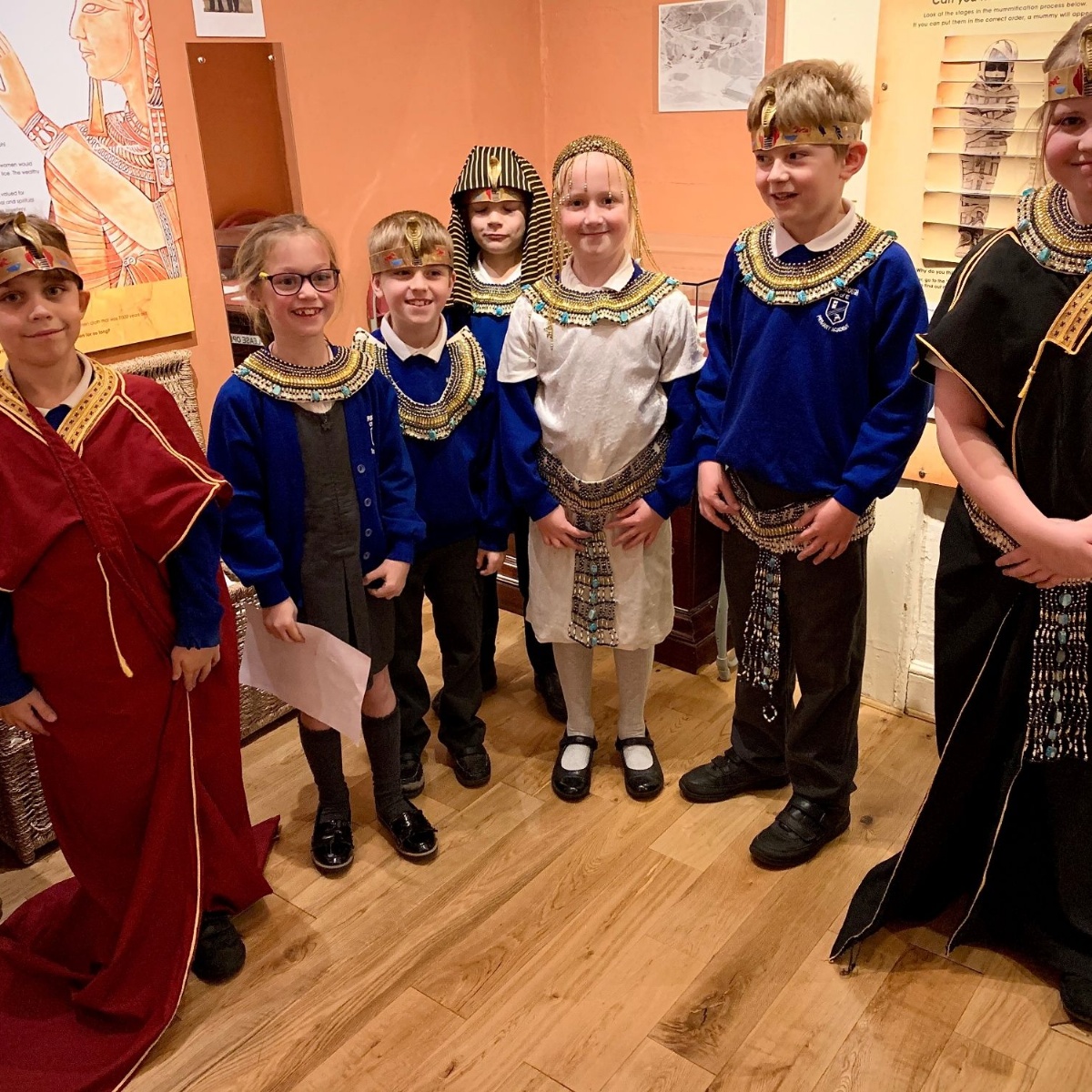 nar-valley-federation-badger-class-visit-to-swaffham-museum